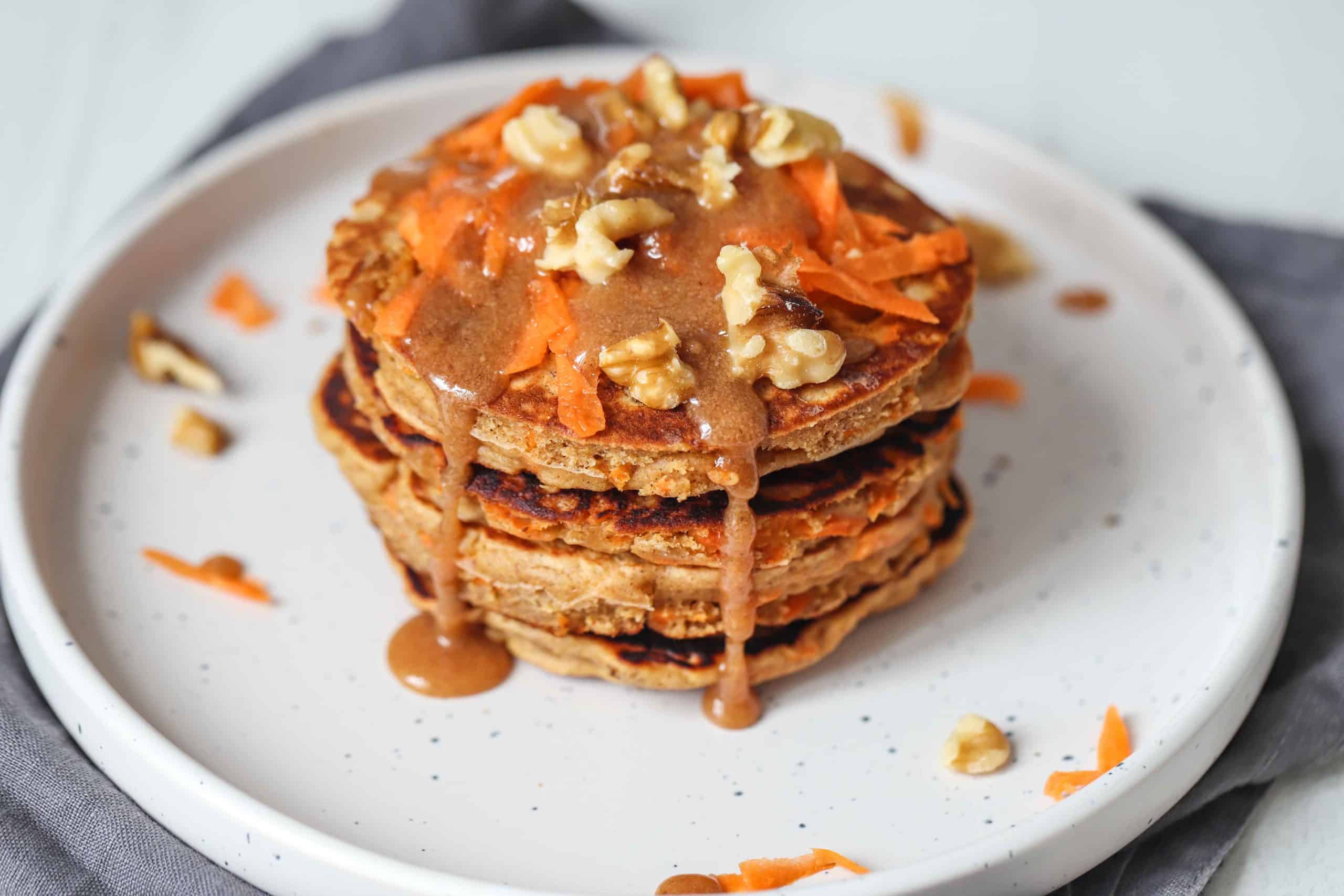 Wortel pancakes met amandel karamel