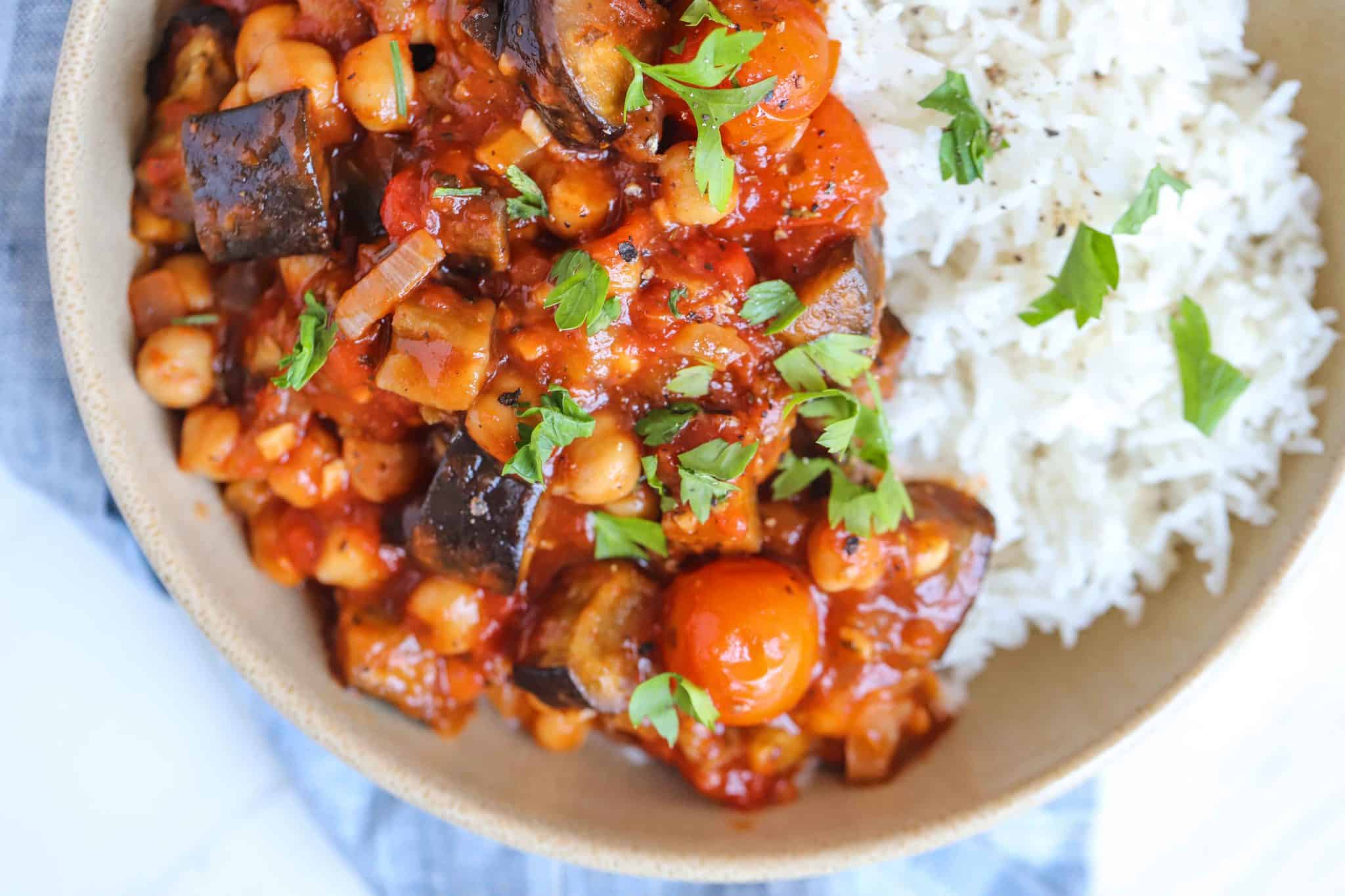 Tomaten stoofpot met geroosterde aubergine