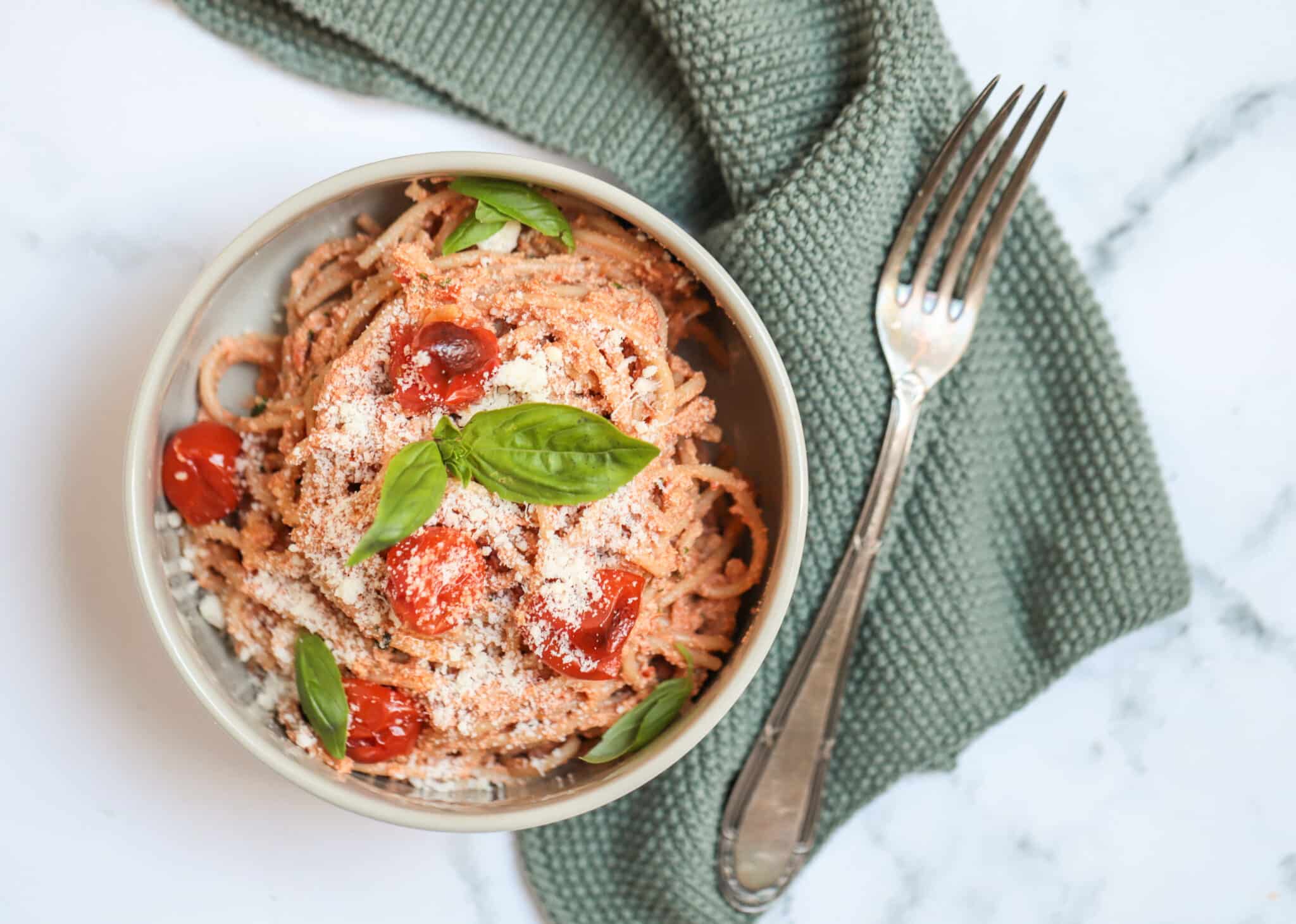 Romige Pasta met Geroosterde Tomaten en Look