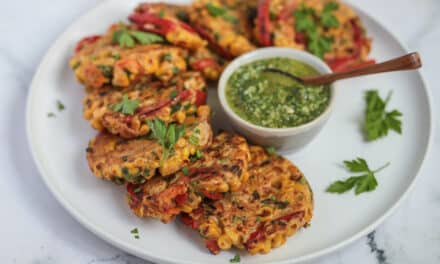 Zoete maïs beignets met Chermoula Dip