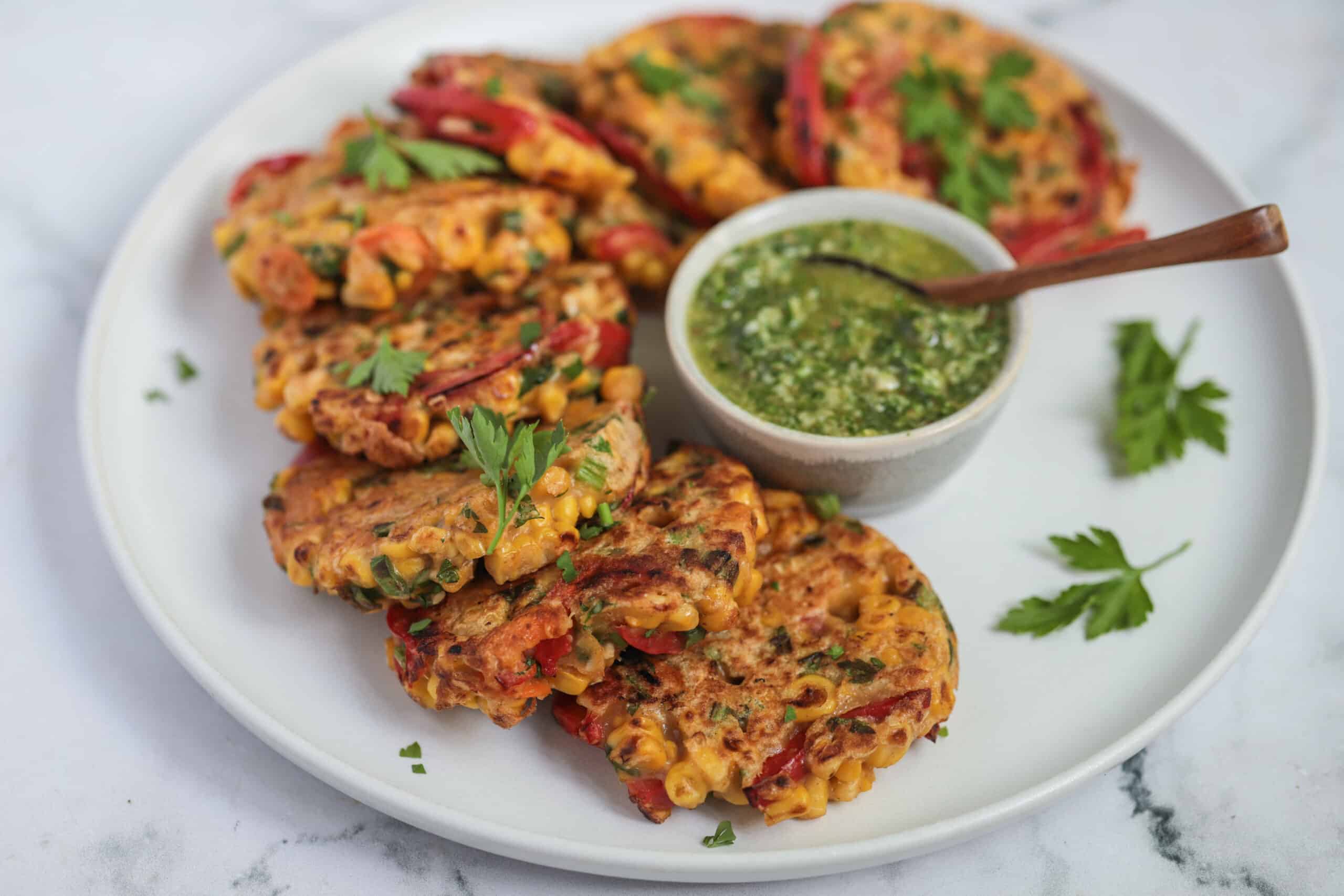 Zoete maïs beignets met Chermoula Dip - Nutrifoodz