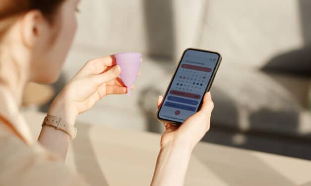 Welke rol speelt progesteron in de menstruatiecyclus?