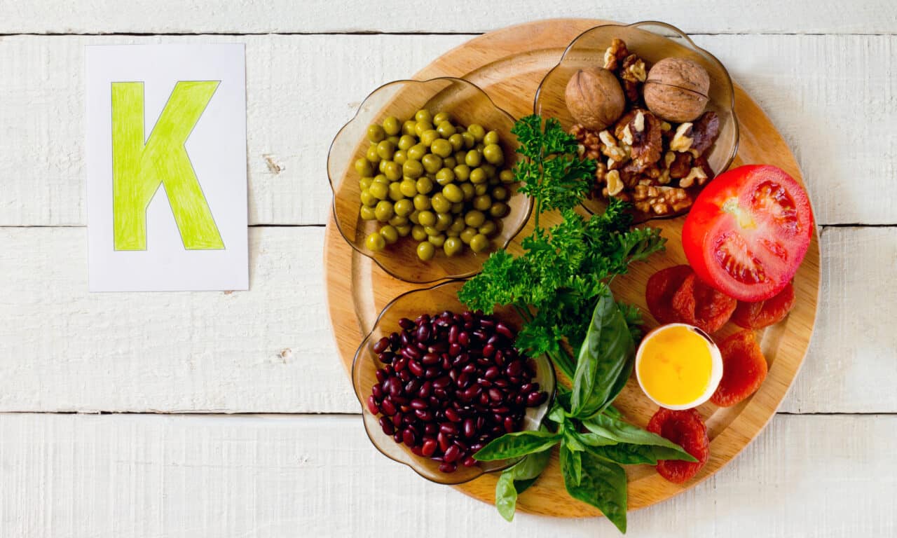 Vitamine K2: Wat is het, waar zit het in hoeveel moet je er per dag van