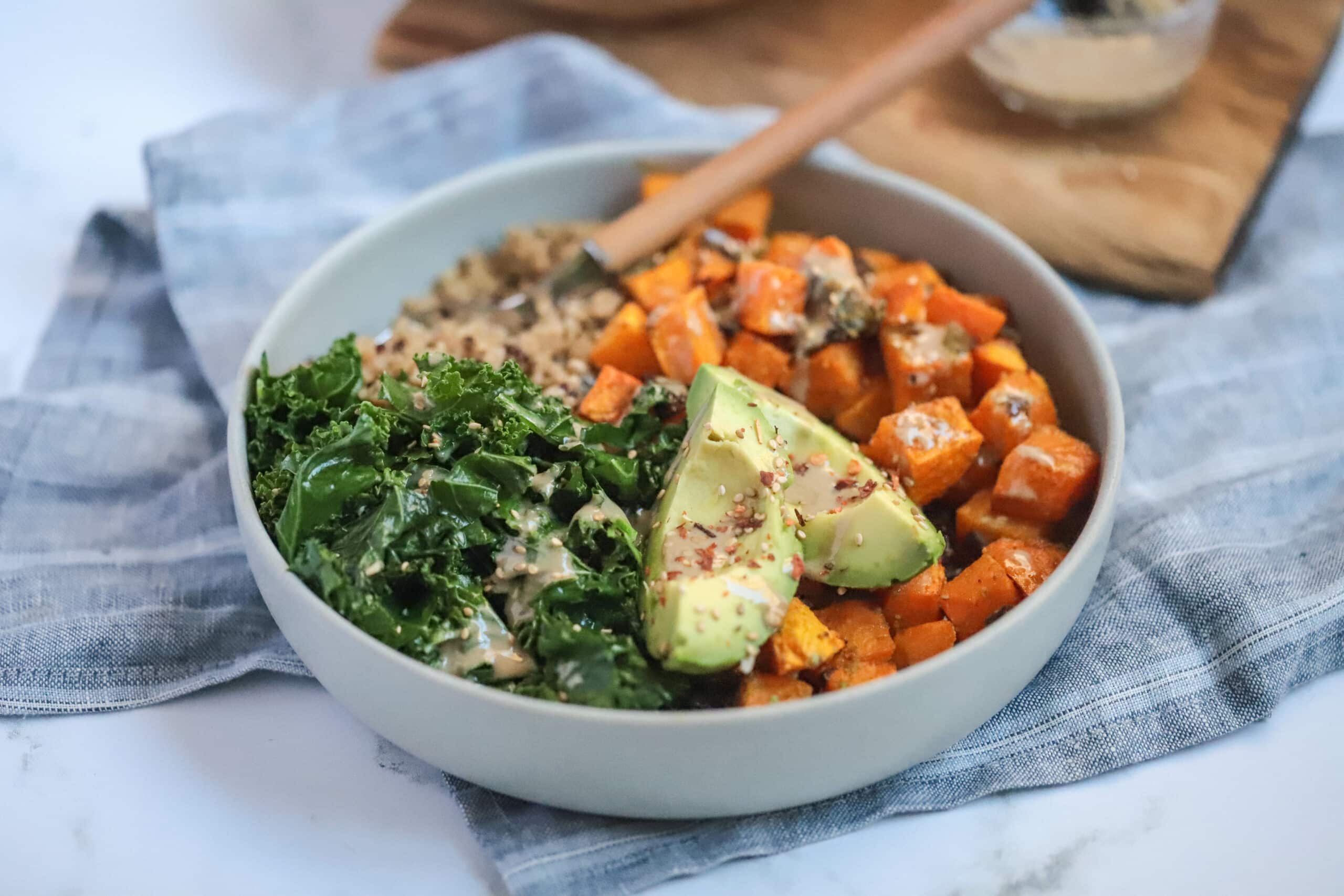Zoete Aardappel, Boerenkool & Quinoa Boeddha Bowl Nutrifoodz