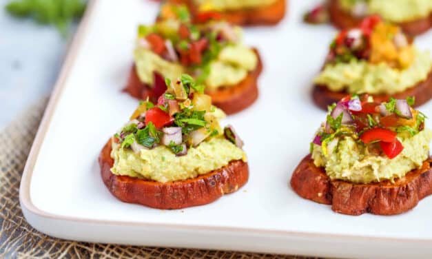 Avocado Hummus op Zoete Aardappel Toast