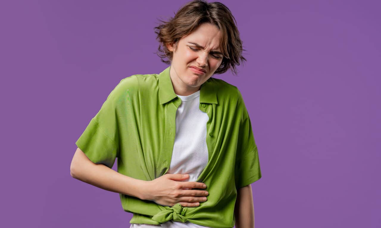 Buikpijn, opgezette buik en moe? Dit is wat er aan de hand is - Nutrifoodz