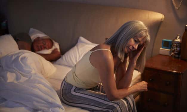 Slecht slapen tijdens de overgang: Dit moet je weten