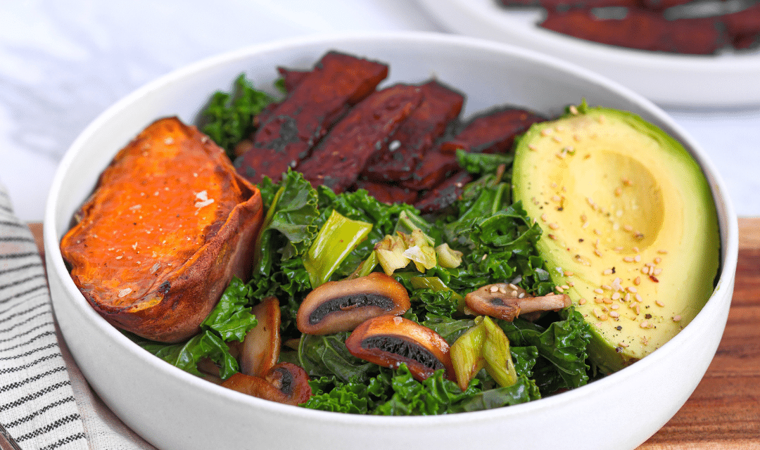 Tempeh bacon & vegetarisch ontbijt Bowl