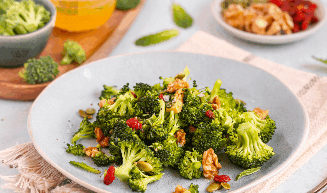 Verse Broccoli Salade met Mint Dressing