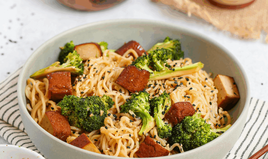 5 ingrediënten Roerbakgerecht met broccoli en gerookte tofu 