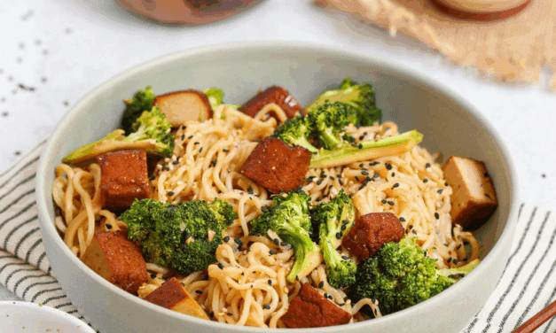 5 ingrediënten Roerbakgerecht met broccoli en gerookte tofu 